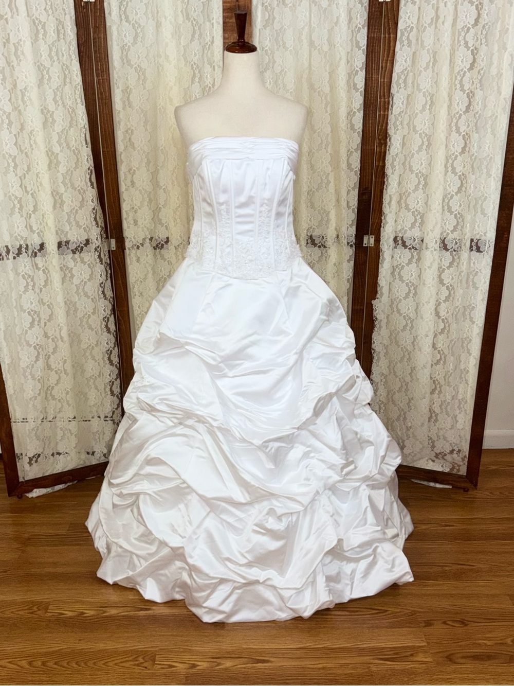 Beautiful Vintage Y2K David’s Bridal Corset Wedding Ball Gown